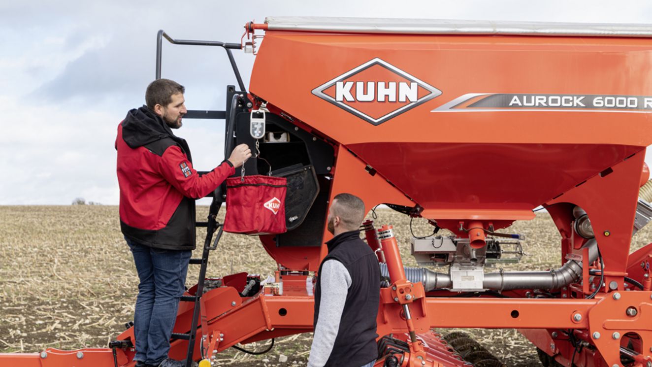 employee and customer of Kuhn Group on field